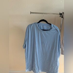 Women’s oversized blue tee
